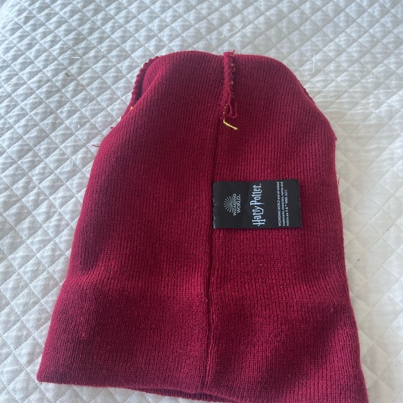 Harry Potter Gryffindor Crest Beanie Maroon Yellow Striped OSFM - Picture 7 of 8